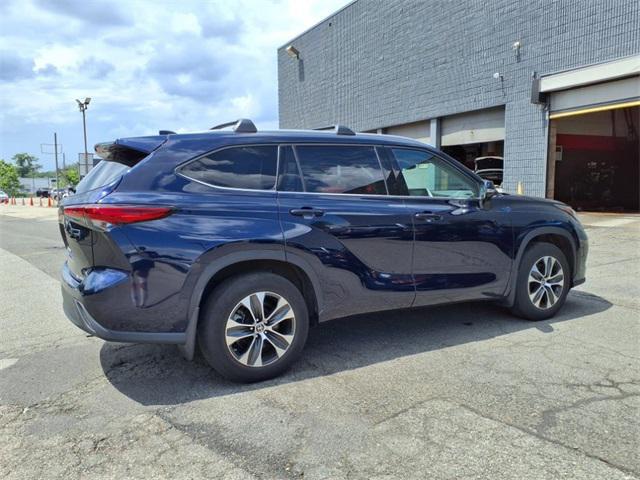used 2022 Toyota Highlander car, priced at $35,338