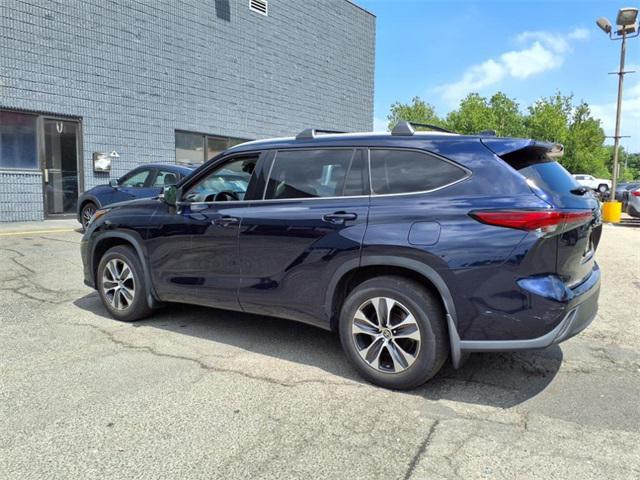 used 2022 Toyota Highlander car, priced at $35,338