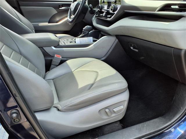 used 2022 Toyota Highlander car, priced at $35,338
