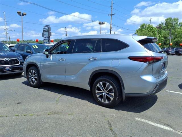 used 2022 Toyota Highlander car, priced at $37,166