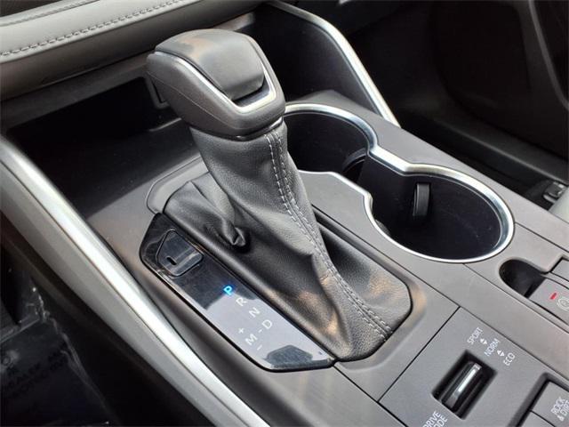 used 2022 Toyota Highlander car, priced at $37,166