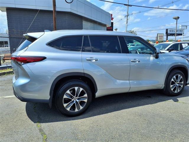 used 2022 Toyota Highlander car, priced at $37,166