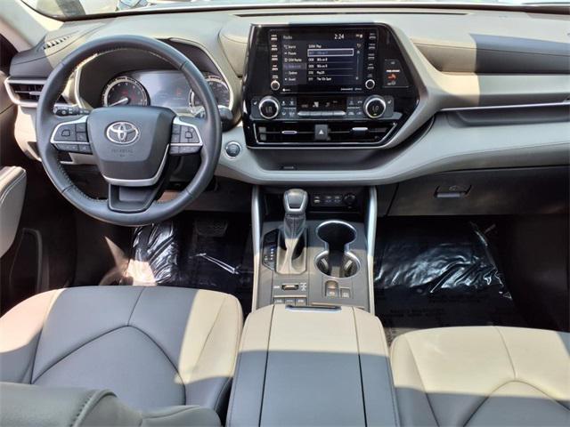 used 2022 Toyota Highlander car, priced at $37,166