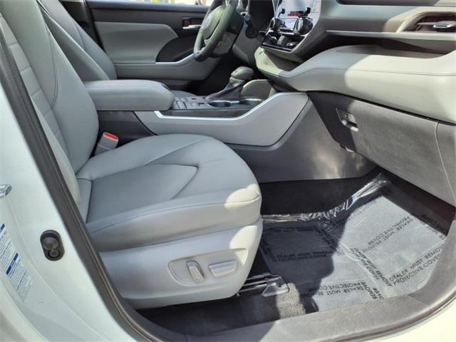 used 2022 Toyota Highlander car, priced at $35,725