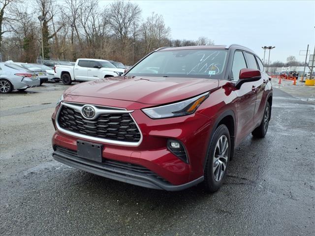 used 2022 Toyota Highlander car, priced at $35,891