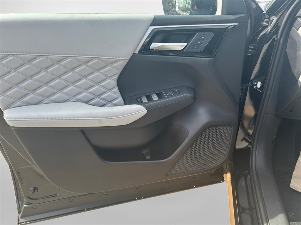 new 2025 Mitsubishi Outlander PHEV car, priced at $48,068