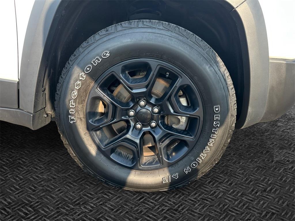 used 2021 Jeep Cherokee car, priced at $24,496