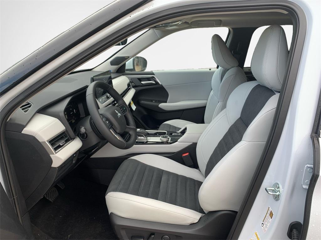 new 2025 Mitsubishi Outlander car, priced at $38,508