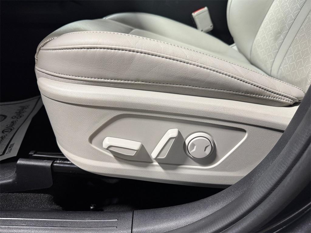 used 2022 Kia Sorento Hybrid car, priced at $22,247