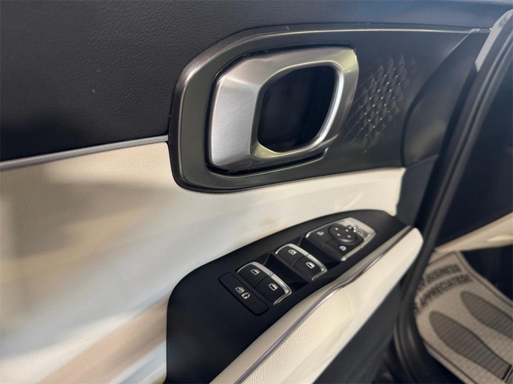 used 2022 Kia Sorento Hybrid car, priced at $22,247