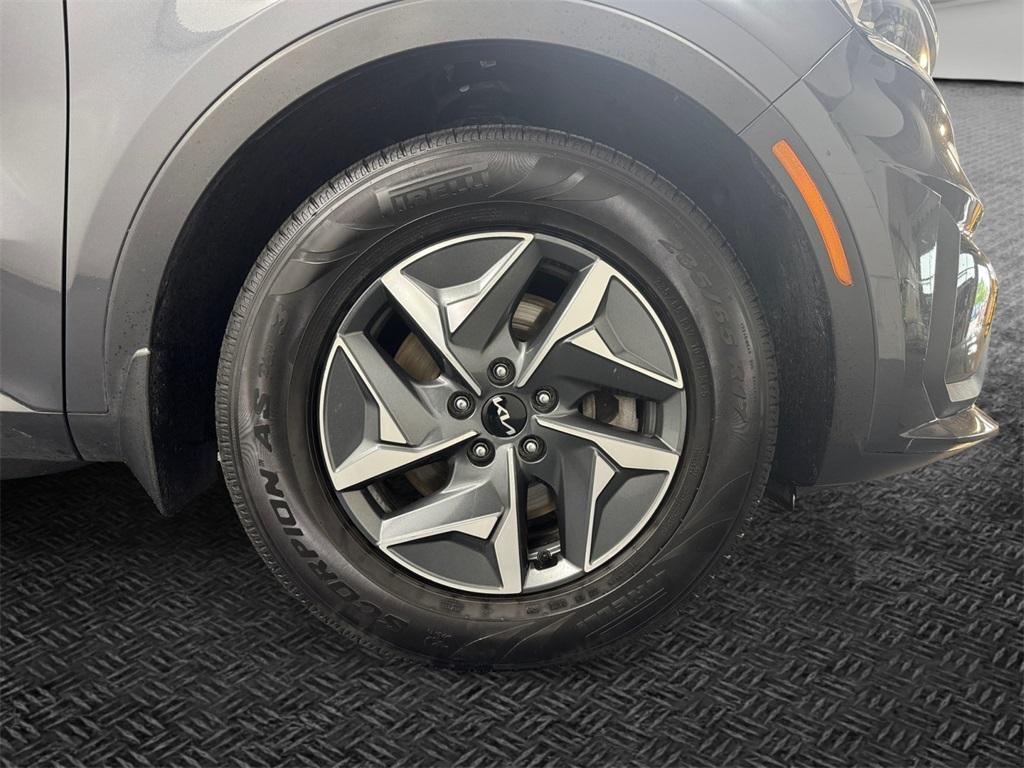 used 2022 Kia Sorento Hybrid car, priced at $23,984