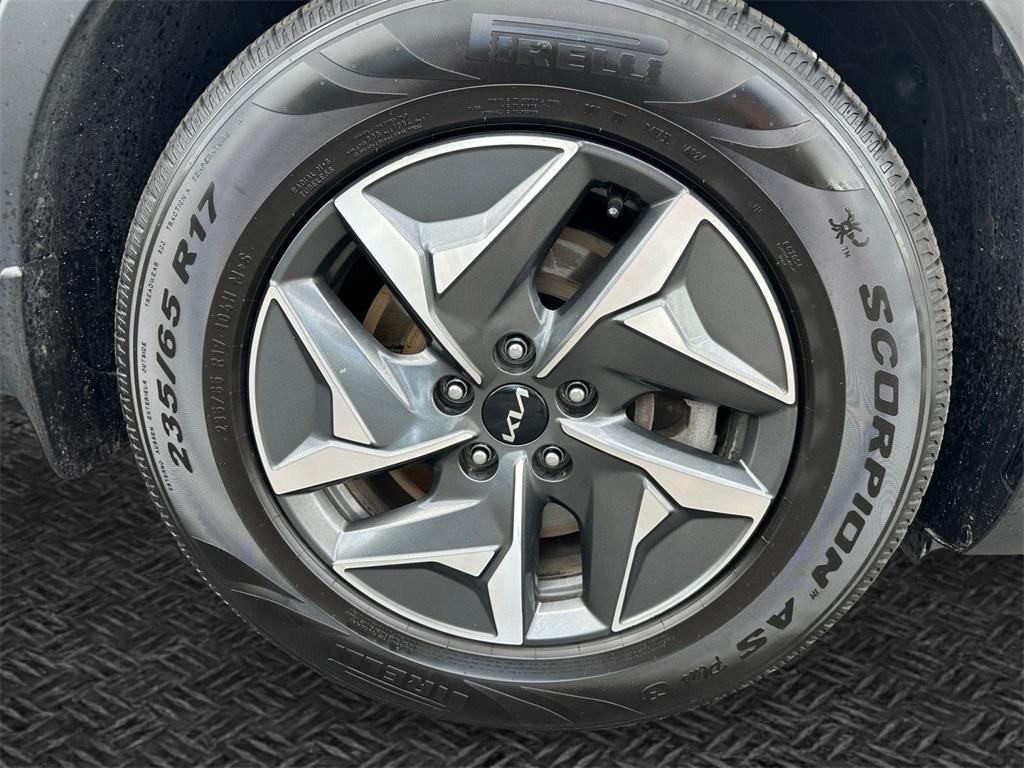 used 2022 Kia Sorento Hybrid car, priced at $23,984