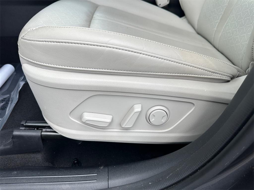 used 2022 Kia Sorento Hybrid car, priced at $23,984