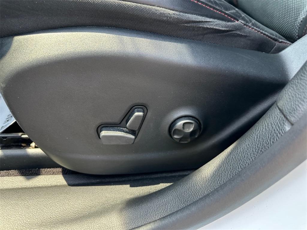 used 2018 Jeep Cherokee car, priced at $15,644