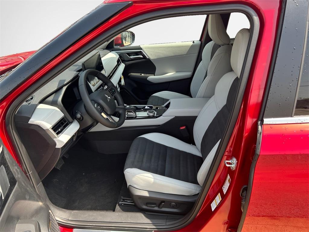 new 2025 Mitsubishi Outlander car, priced at $38,362