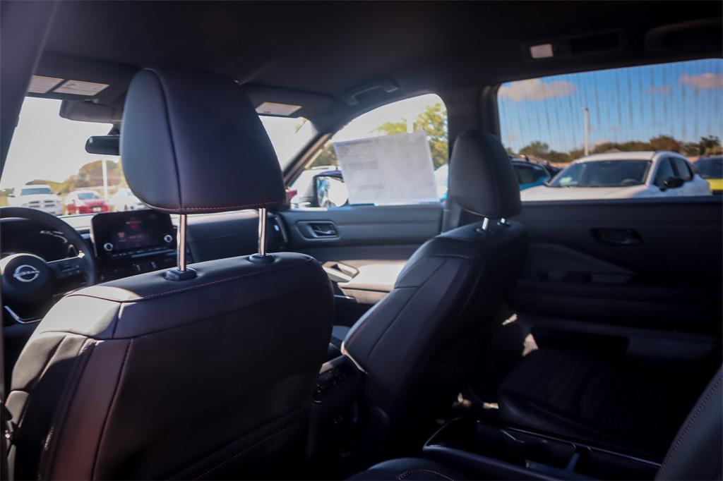 new 2025 Nissan Pathfinder car, priced at $39,326