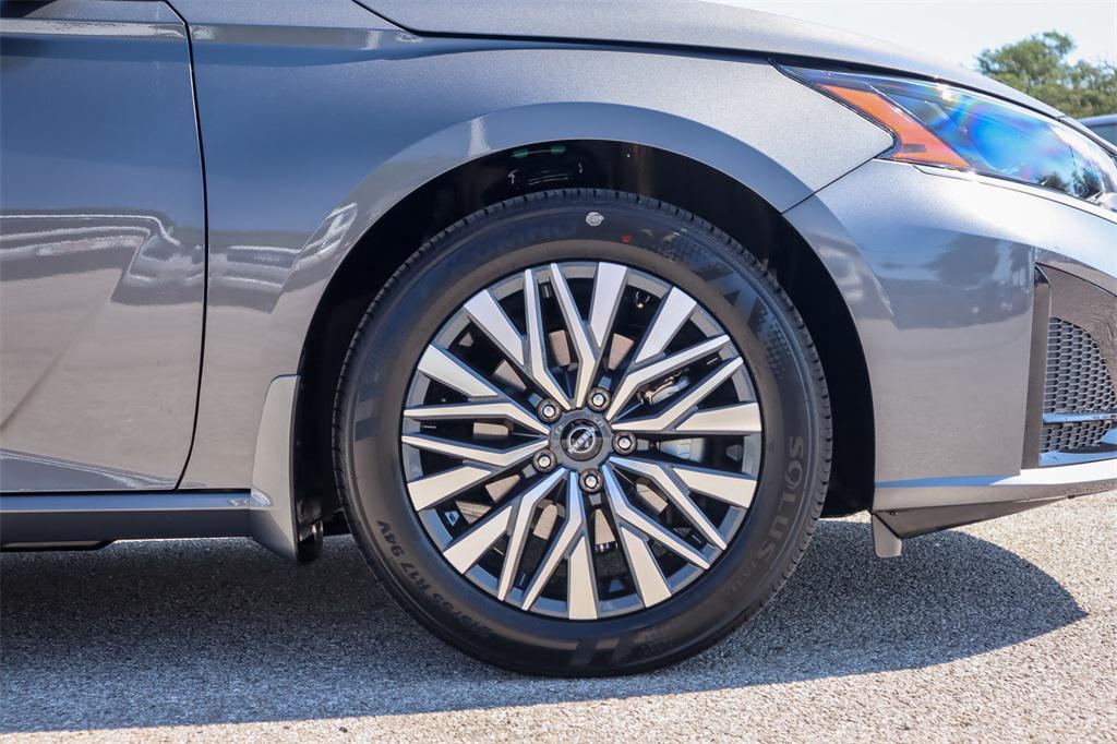 new 2025 Nissan Altima car, priced at $29,317