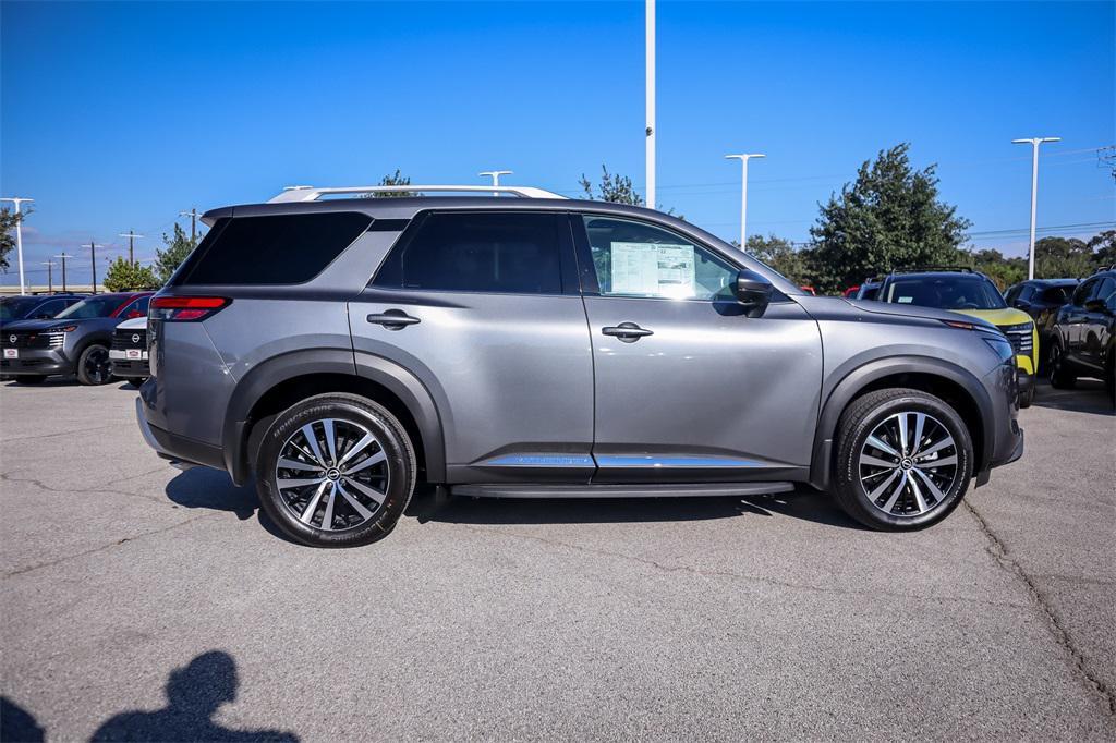 new 2025 Nissan Pathfinder car, priced at $45,607