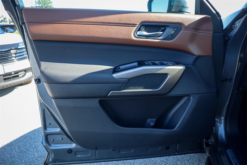 new 2025 Nissan Pathfinder car, priced at $45,607