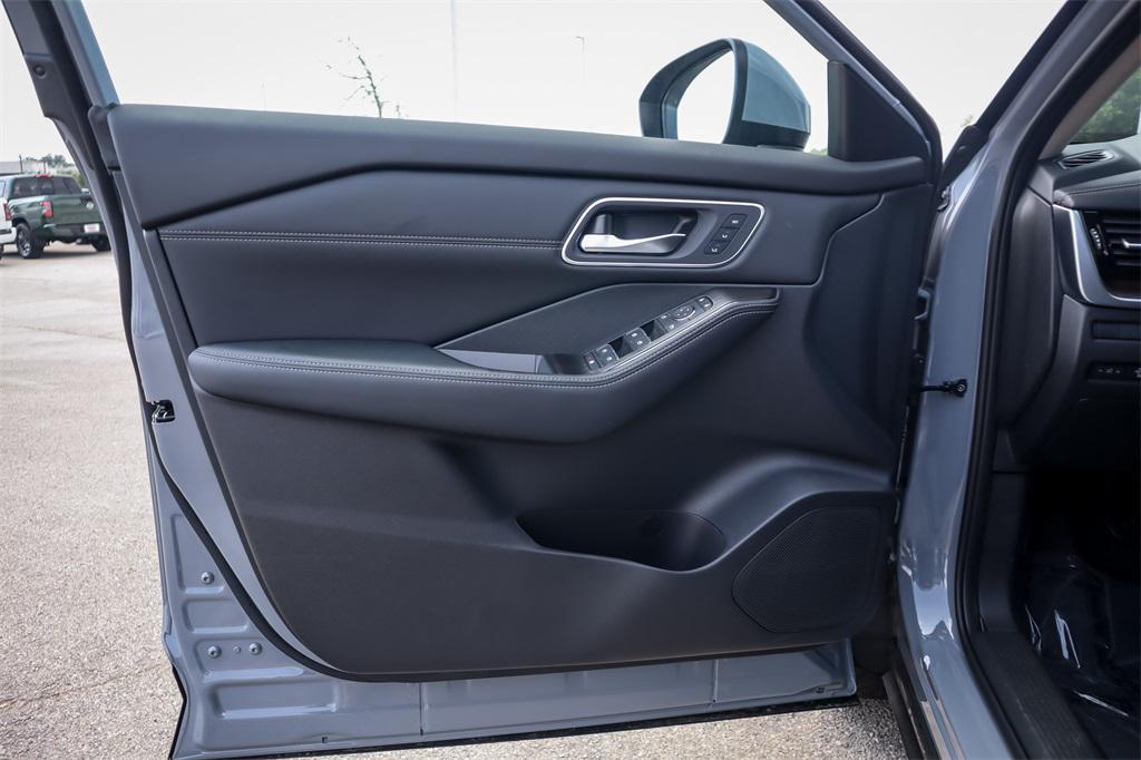 new 2025 Nissan Rogue car, priced at $35,267