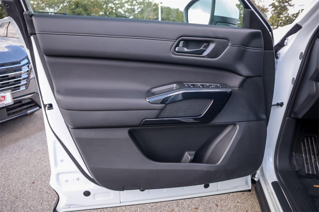 new 2025 Nissan Pathfinder car, priced at $35,655