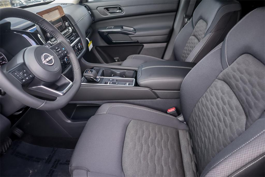 new 2025 Nissan Pathfinder car, priced at $35,724