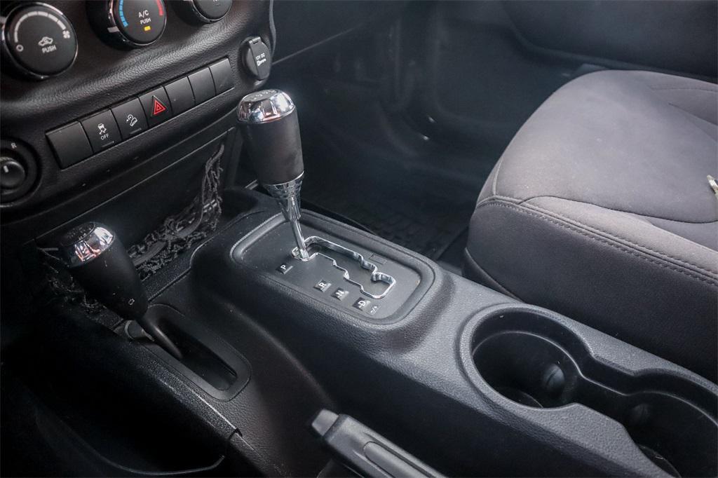 used 2015 Jeep Wrangler Unlimited car, priced at $17,150