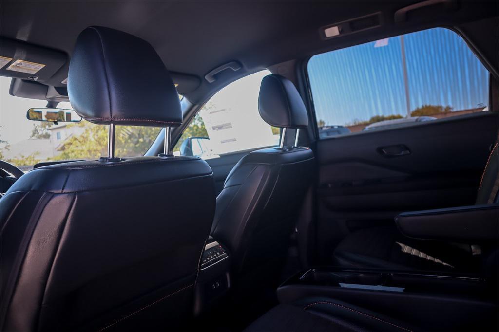 new 2025 Nissan Pathfinder car, priced at $39,326