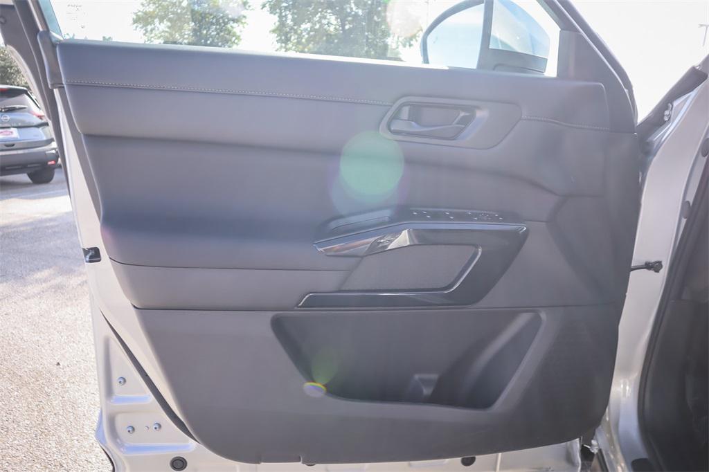 new 2025 Nissan Pathfinder car, priced at $39,141