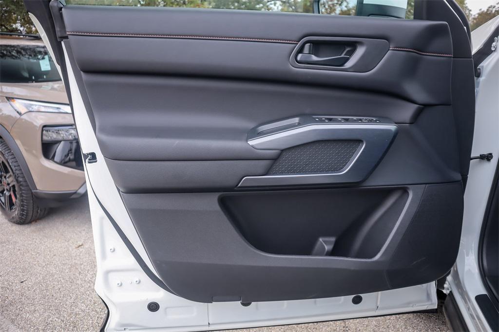 new 2025 Nissan Pathfinder car, priced at $39,326