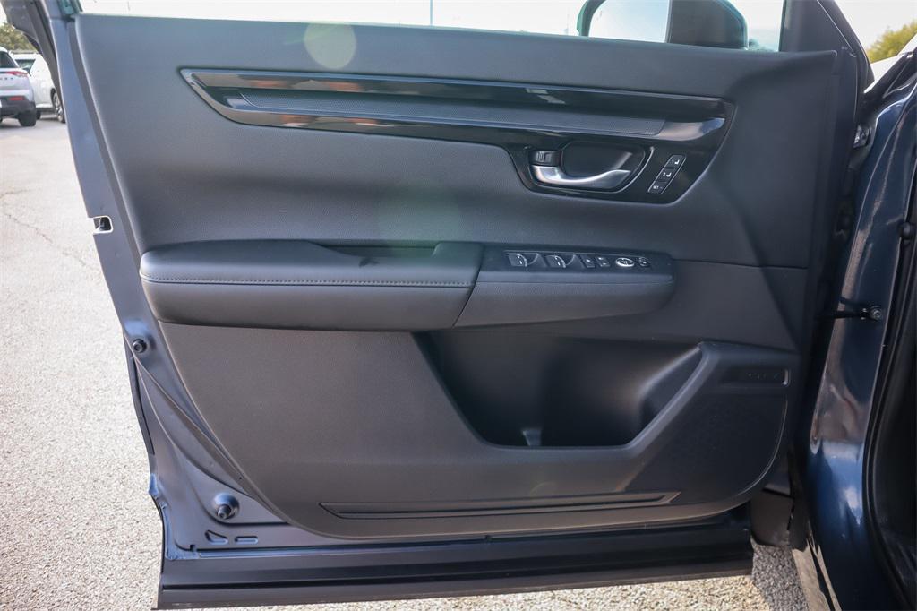 used 2025 Honda CR-V car, priced at $33,250