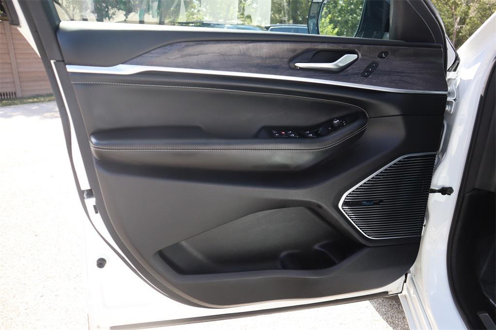 used 2021 Jeep Grand Cherokee L car, priced at $28,885