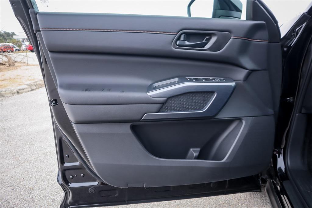 new 2025 Nissan Pathfinder car, priced at $39,326