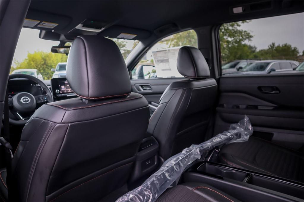 new 2025 Nissan Pathfinder car, priced at $39,326