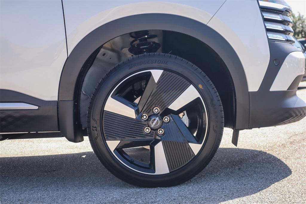 new 2025 Nissan Kicks car, priced at $27,200
