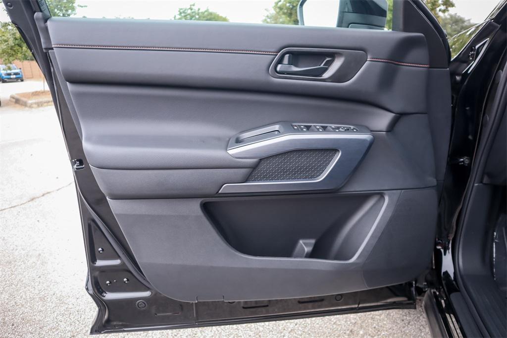 new 2025 Nissan Pathfinder car, priced at $39,326