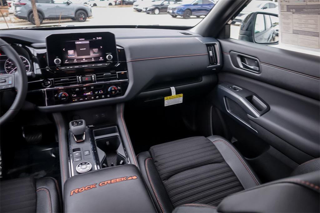 new 2025 Nissan Pathfinder car, priced at $39,326