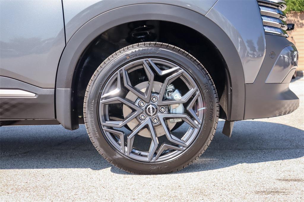 new 2025 Nissan Kicks car, priced at $30,451