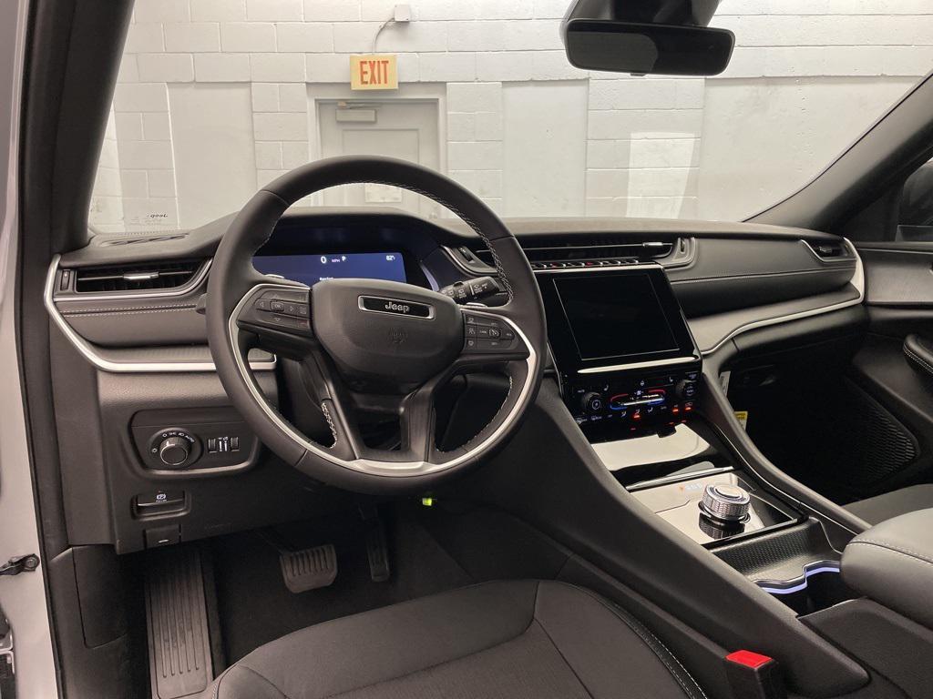 new 2025 Jeep Grand Cherokee car, priced at $35,221