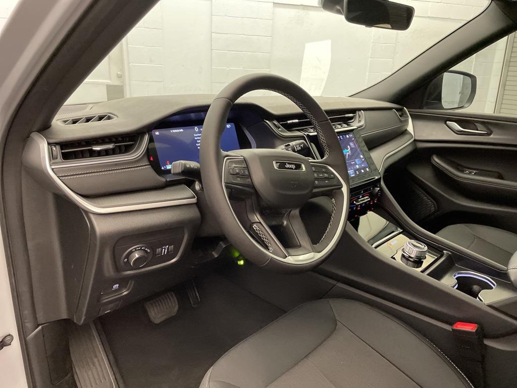 new 2025 Jeep Grand Cherokee car, priced at $35,221