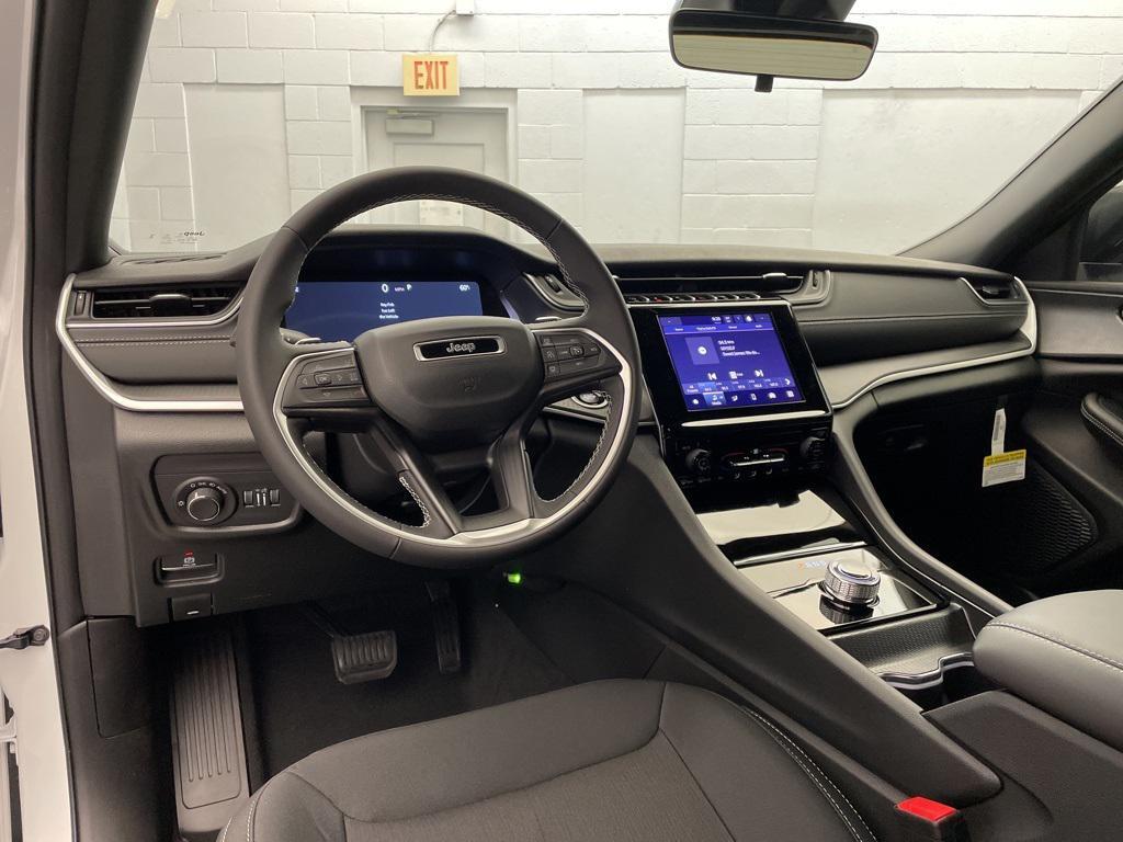 new 2025 Jeep Grand Cherokee car, priced at $31,654