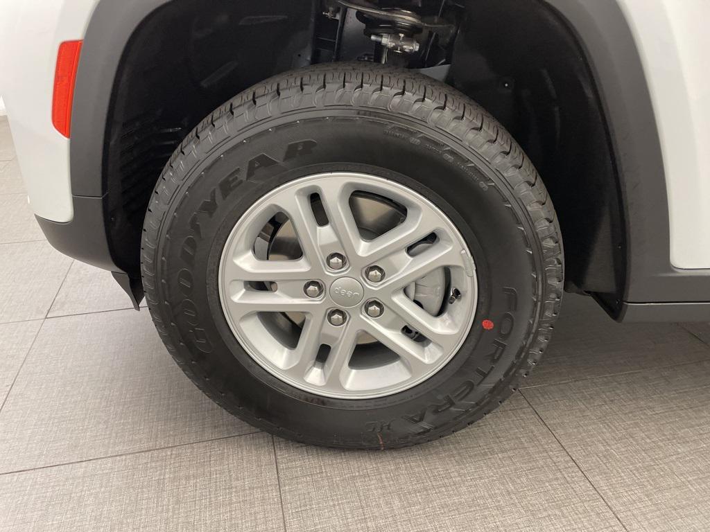 new 2025 Jeep Grand Cherokee car, priced at $31,654