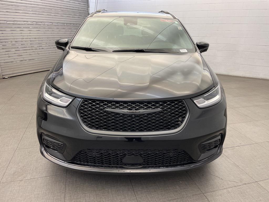 new 2025 Chrysler Pacifica car, priced at $37,574