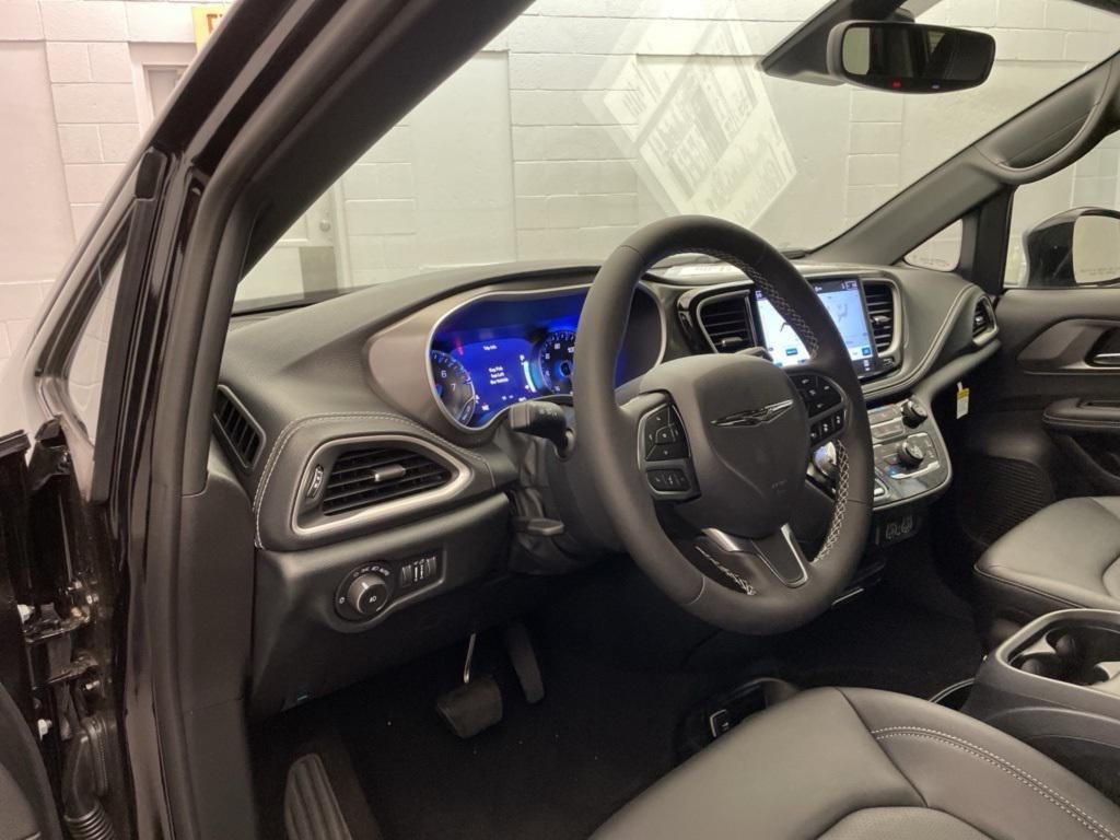 new 2025 Chrysler Pacifica car, priced at $40,868