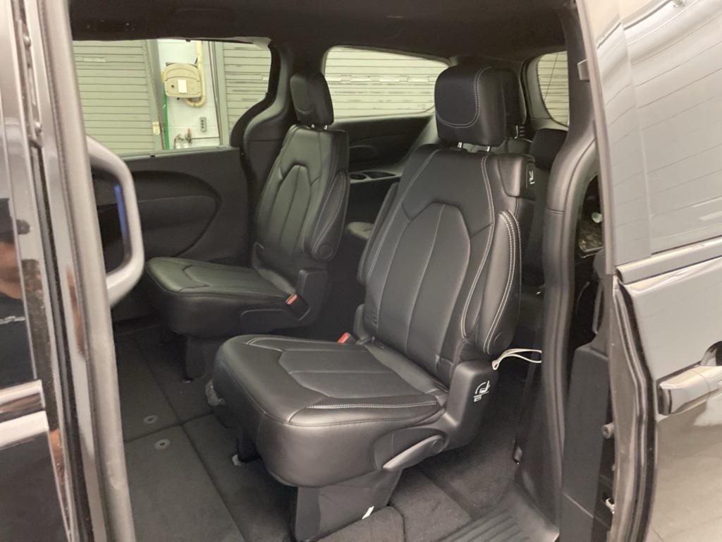 new 2025 Chrysler Pacifica car, priced at $40,868