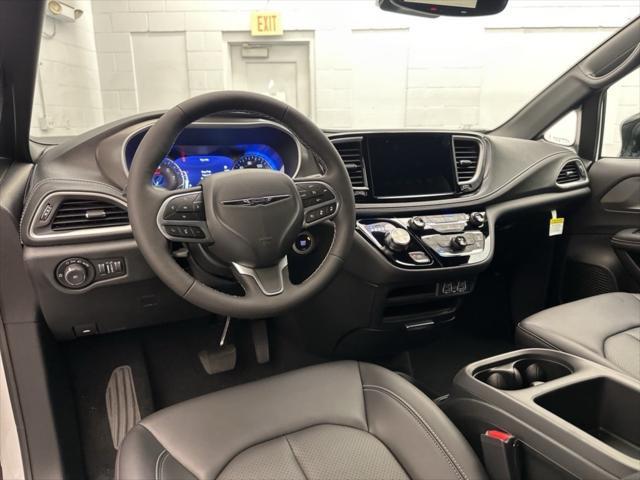 new 2025 Chrysler Pacifica car, priced at $41,004