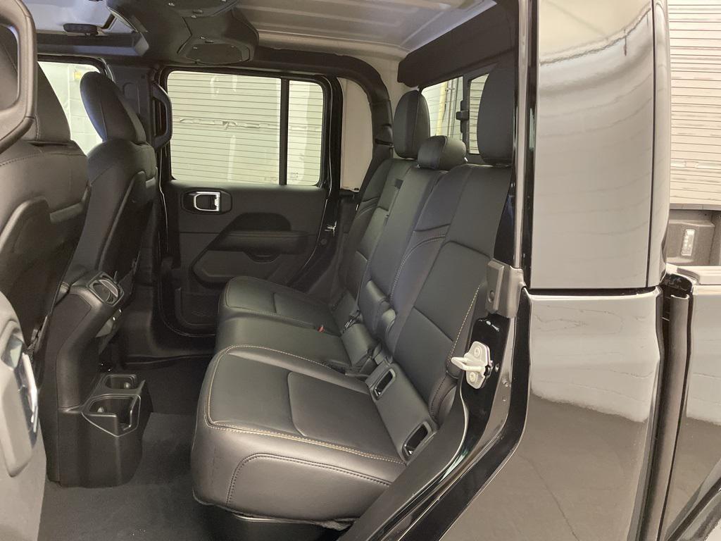 new 2025 Jeep Gladiator car, priced at $40,239