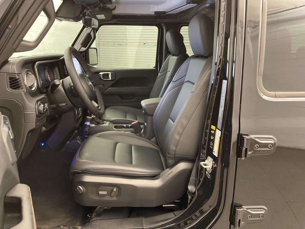 new 2025 Jeep Gladiator car, priced at $40,239