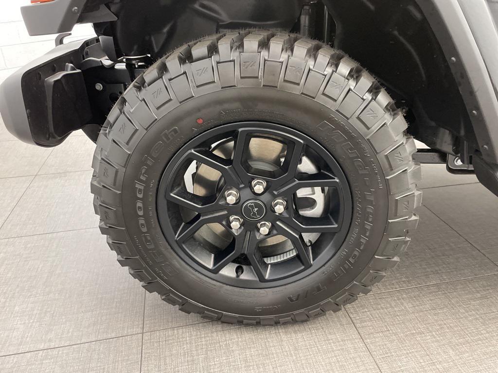 new 2025 Jeep Gladiator car, priced at $40,239