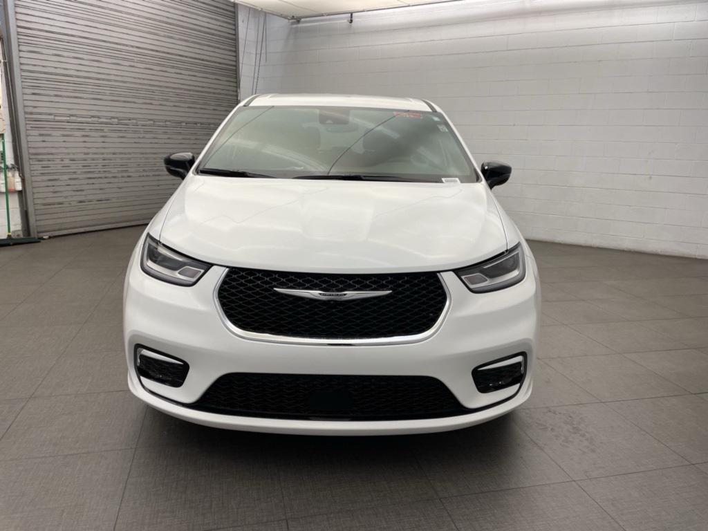 new 2026 Chrysler Pacifica car, priced at $41,614